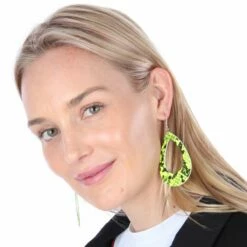 Neon Oorbellen Print Geel 7 Neon Oorbellen Print Geel -FiestaMágica Ventas oorbel neon kroko geel 4 gr